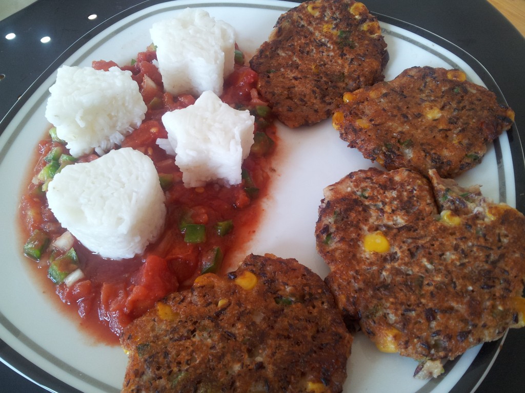 mexikanische Bratlinge mit Reis und Harissa-Soße | Claudi&amp;#39;s vegan world