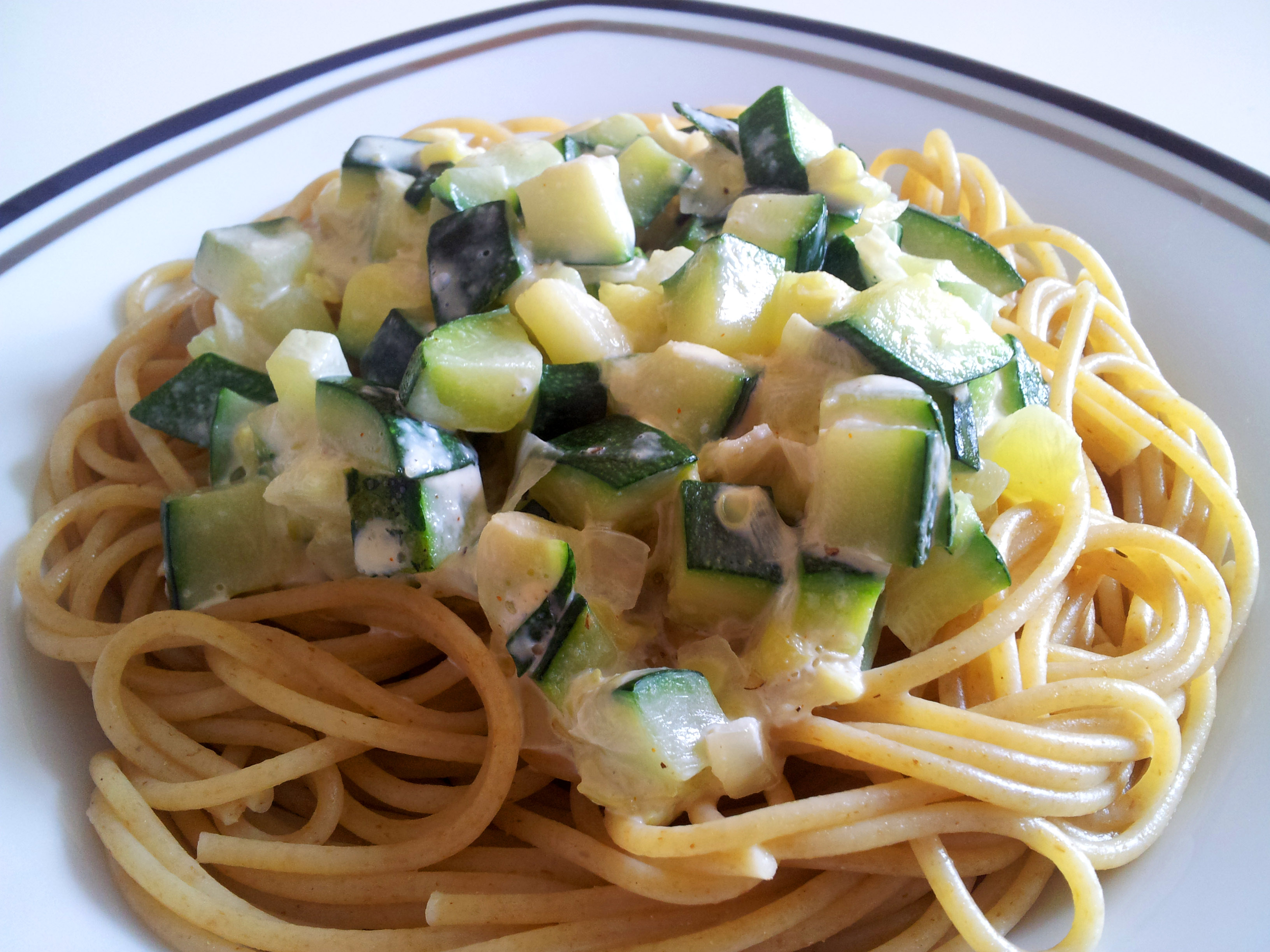 Spaghetti mit Zucchini-Sahne-Soße | Claudi&amp;#39;s vegan world